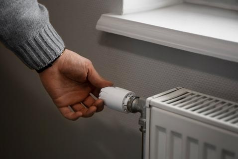 Heizungsthermostat wird justiert